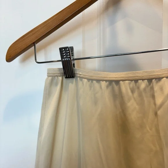 Vintage Off White Maxi Slip Skirt with Dainty Lace Detail Size M - Picture 3 of 6